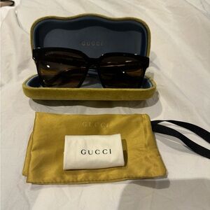 Gucci sunglasses with case, duster bag and cleaning cloth. Barely worn